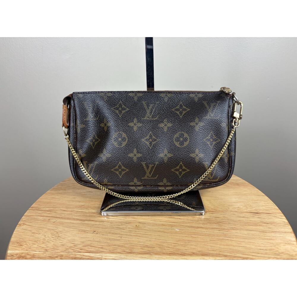 Authentic Louis Vuitton Pochette Accesoires Clutch Monogram Bag w/ Chain